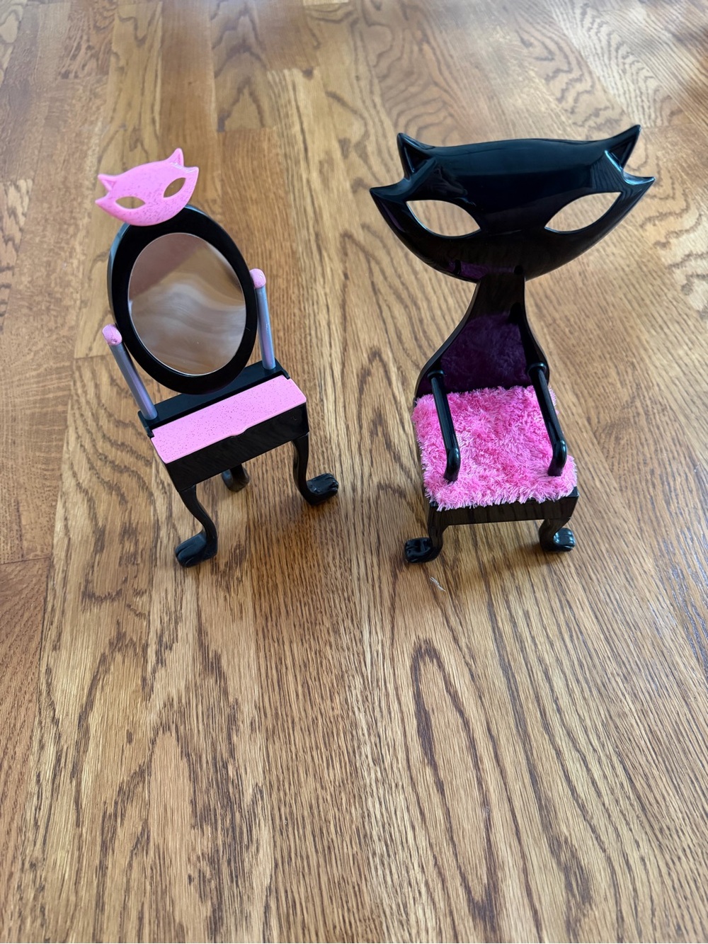BRATZ 2 piece black cat furniture set